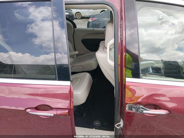 2018 CHRYSLER PACIFICA TOURING L PLUS — I8