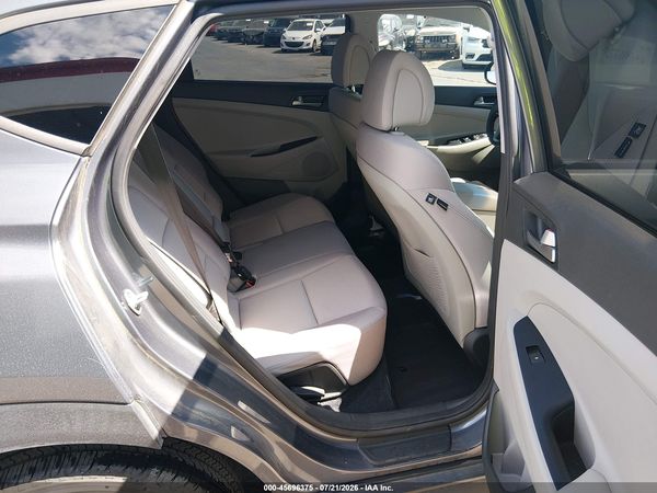 2018 HYUNDAI TUCSON SE