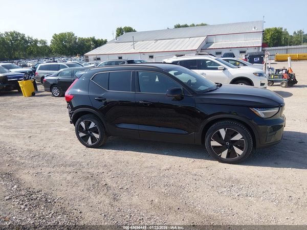 2025 VOLVO EX40