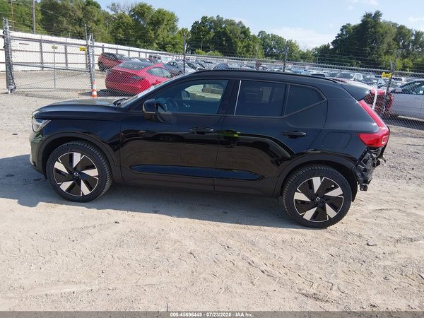 2025 VOLVO EX40
