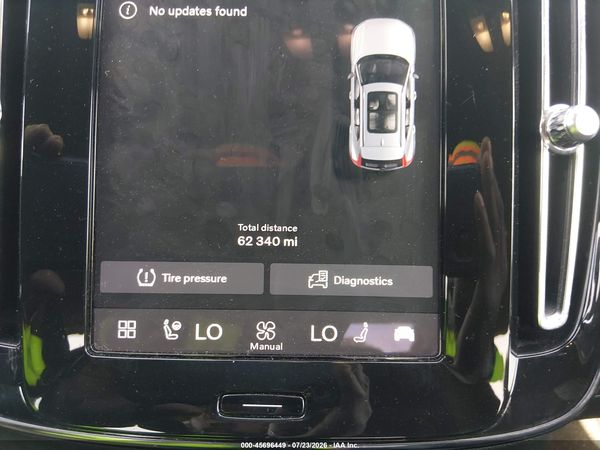 2025 VOLVO EX40