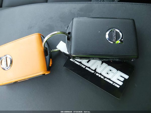 2025 VOLVO EX40