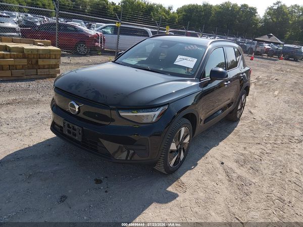 2025 VOLVO EX40
