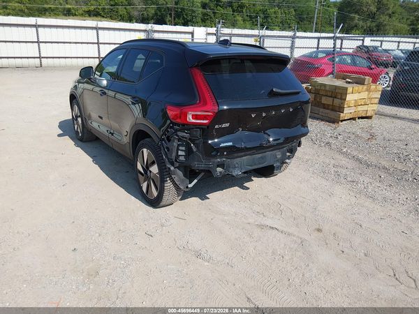 2025 VOLVO EX40