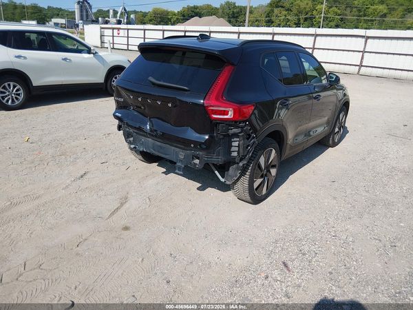 2025 VOLVO EX40