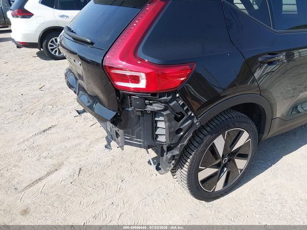 2025 VOLVO EX40