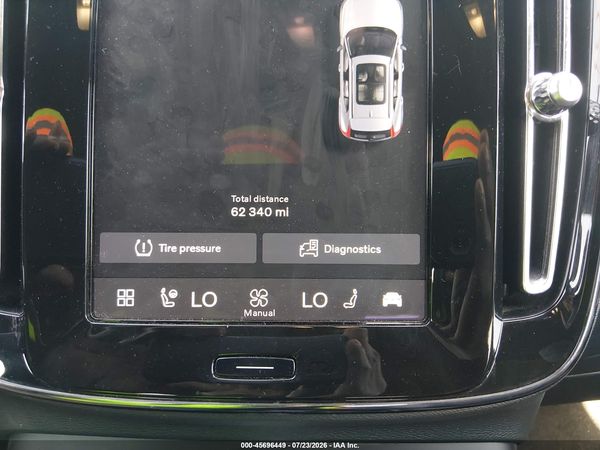 2025 VOLVO EX40