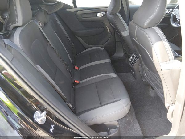 2025 VOLVO EX40