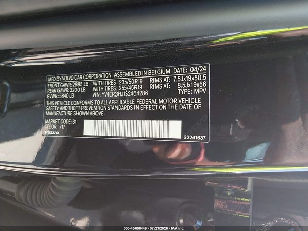 2025 VOLVO EX40