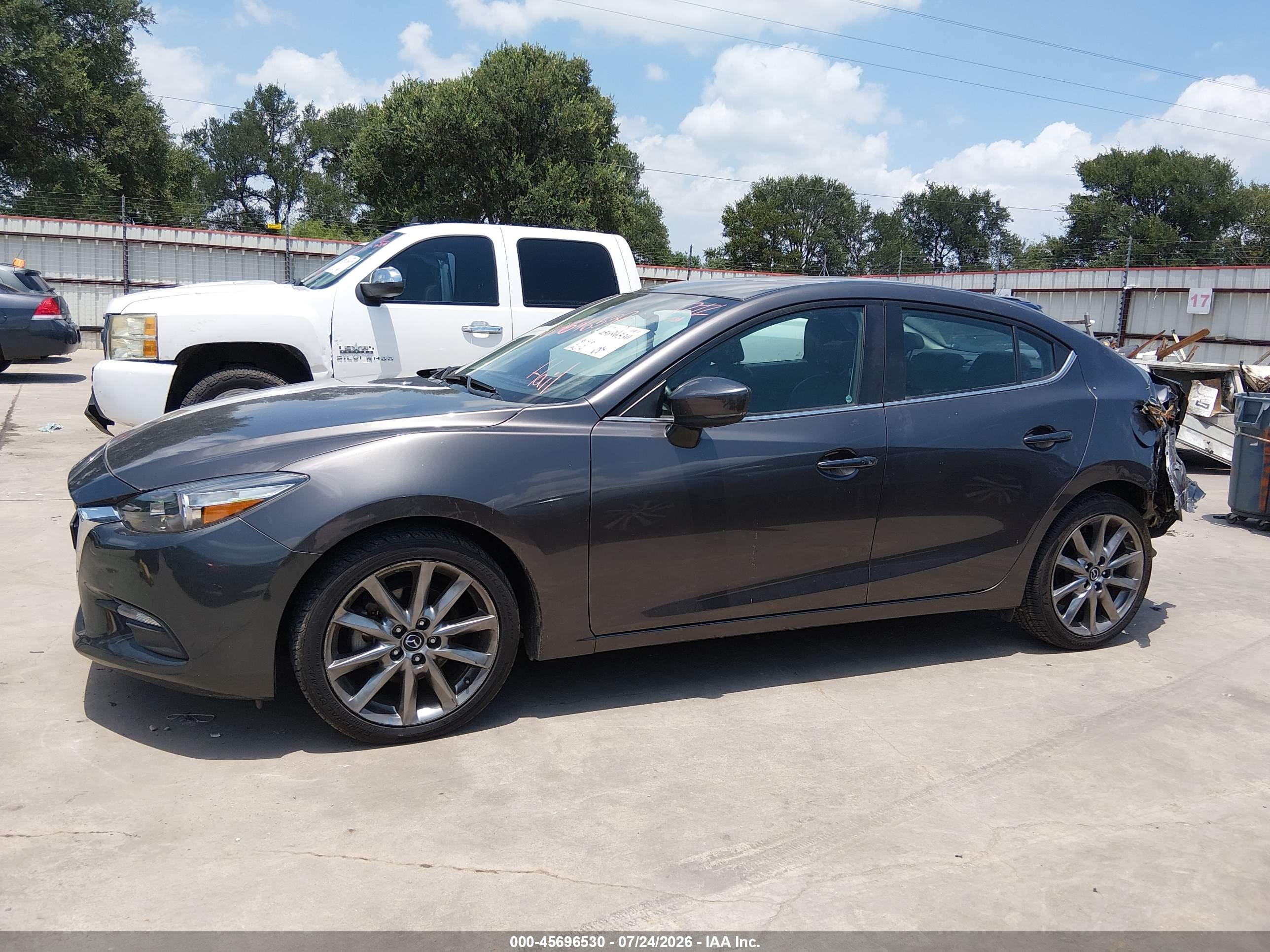 2018 MAZDA MAZDA3 TOURING