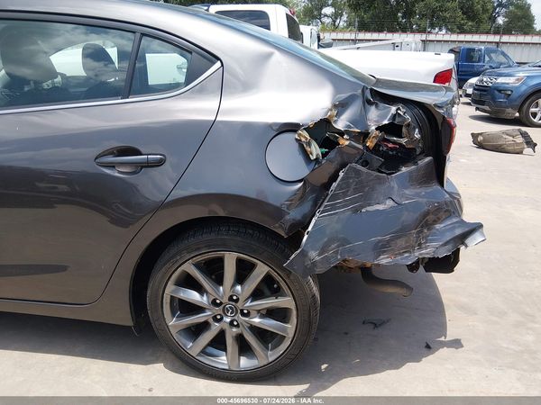 2018 MAZDA MAZDA3 TOURING