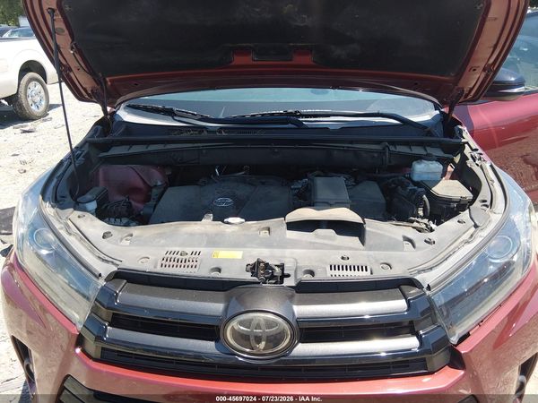 2019 TOYOTA HIGHLANDER SE