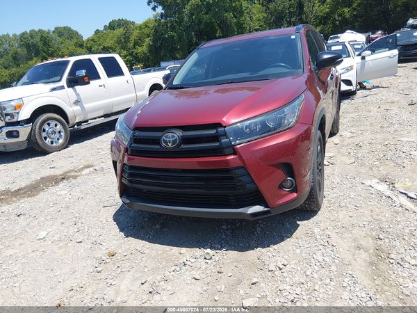 2019 TOYOTA HIGHLANDER SE