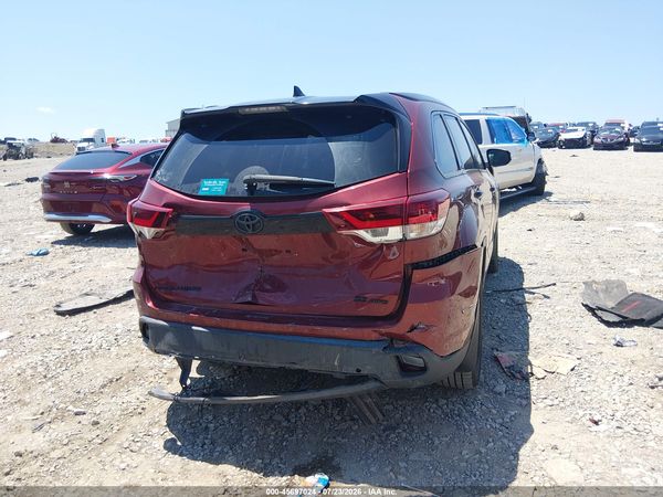 2019 TOYOTA HIGHLANDER SE