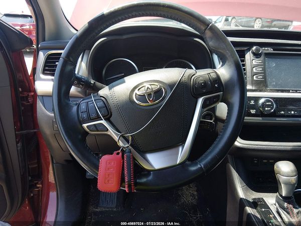 2019 TOYOTA HIGHLANDER SE