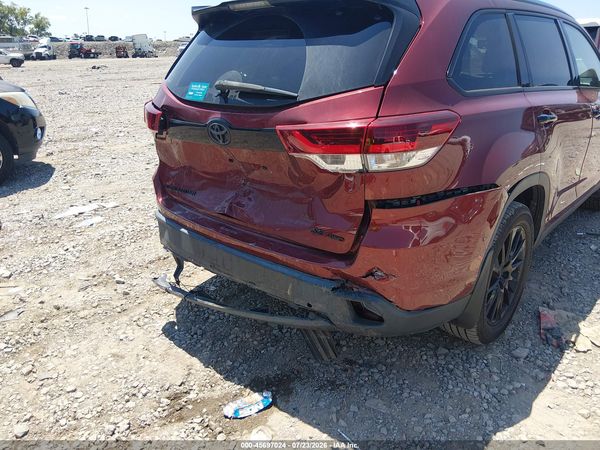 2019 TOYOTA HIGHLANDER SE
