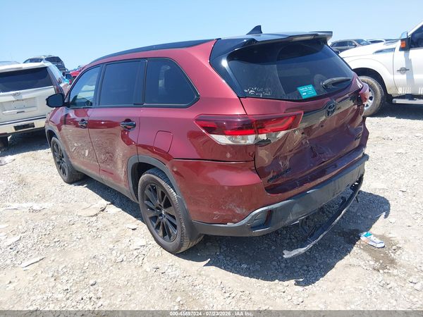 2019 TOYOTA HIGHLANDER SE