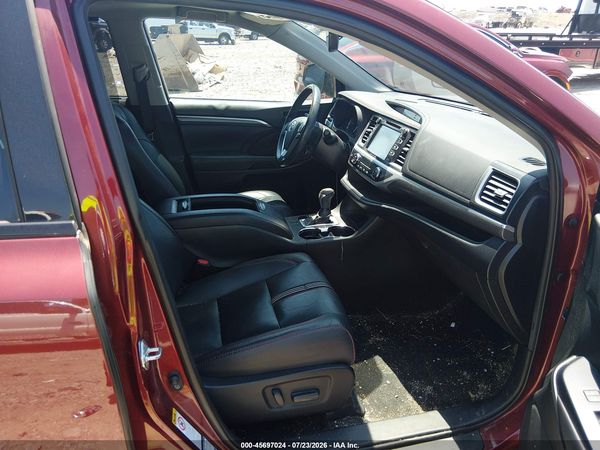 2019 TOYOTA HIGHLANDER SE