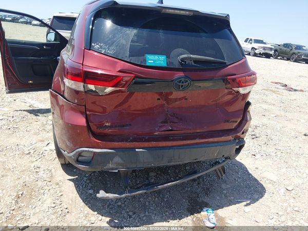 2019 TOYOTA HIGHLANDER SE