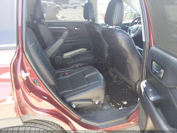 2019 TOYOTA HIGHLANDER SE