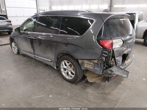 2019 CHRYSLER PACIFICA TOURING L PLUS — I3