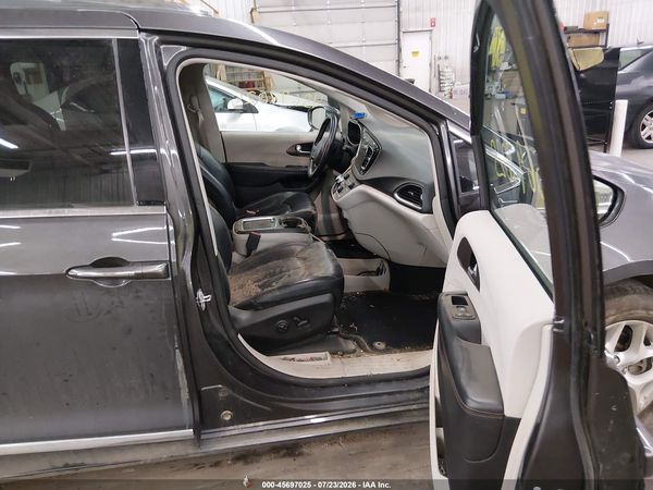 2019 CHRYSLER PACIFICA TOURING L PLUS — I5