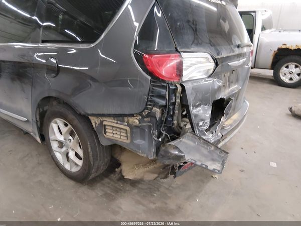 2019 CHRYSLER PACIFICA TOURING L PLUS — I6