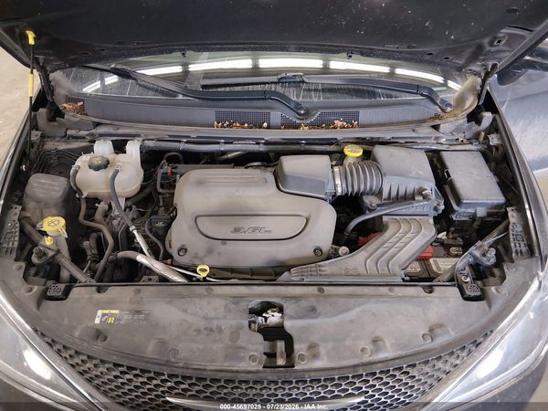 2019 CHRYSLER PACIFICA TOURING L PLUS — I10