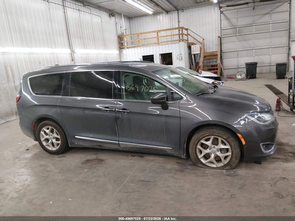 2019 CHRYSLER PACIFICA TOURING L PLUS — I116