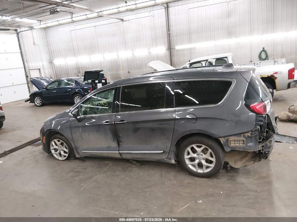 2019 CHRYSLER PACIFICA TOURING L PLUS — I117