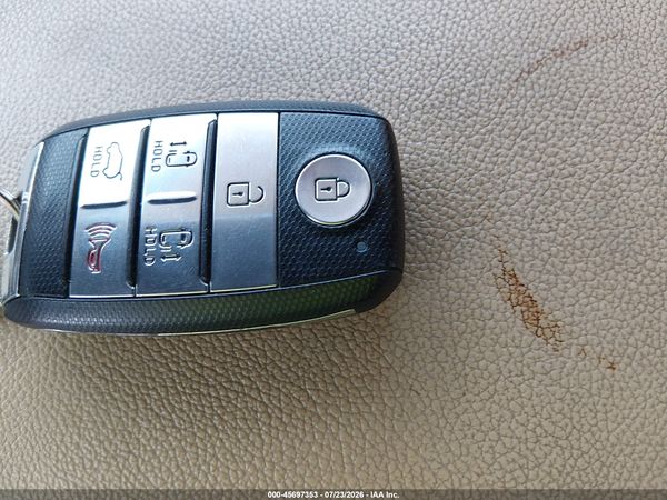 2017 KIA SEDONA LX