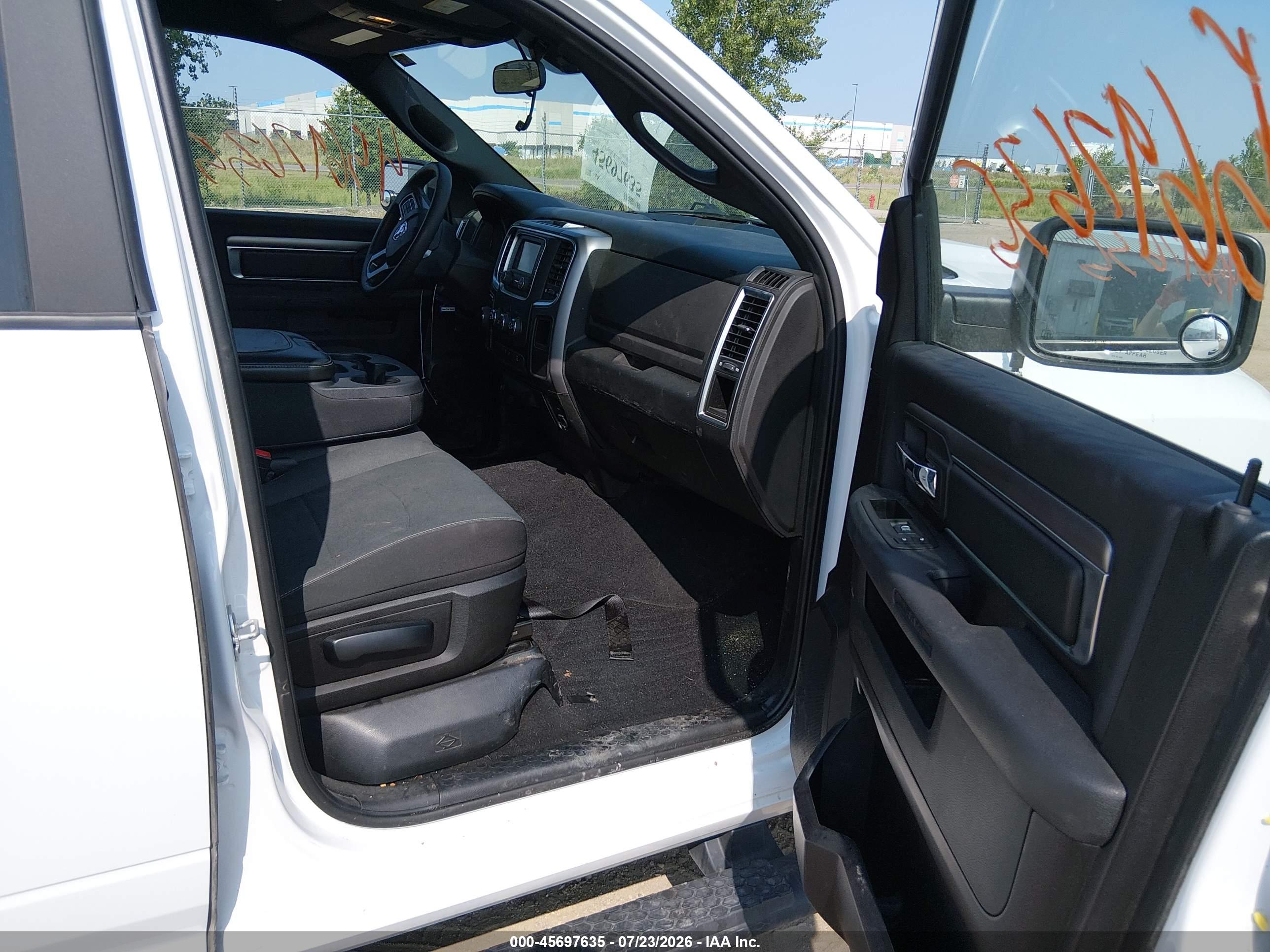 2022 RAM 1500 CLASSIC WARLOCK  4X4 5'7 BOX