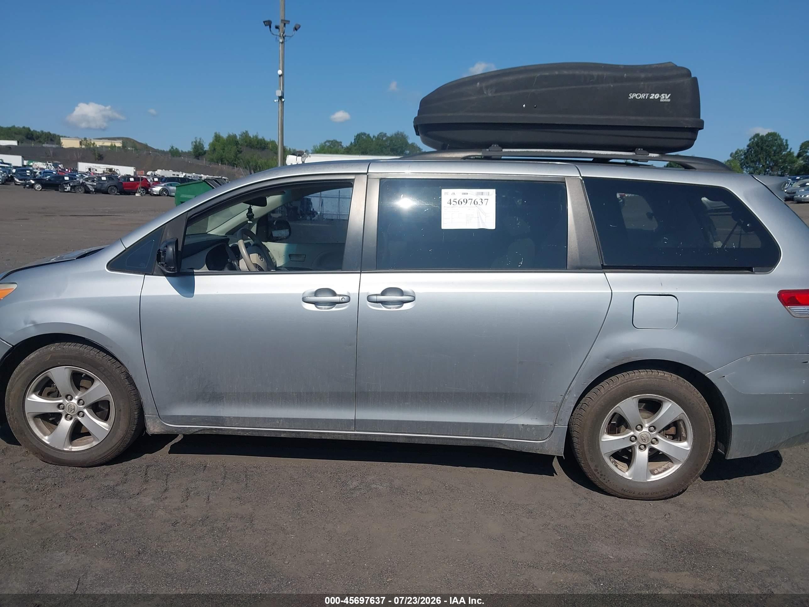 2013 TOYOTA SIENNA LE V6 8 PASSENGER