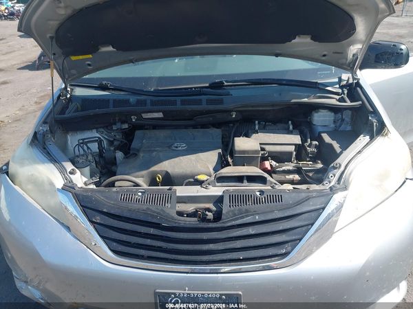 2013 TOYOTA SIENNA LE V6 8 PASSENGER