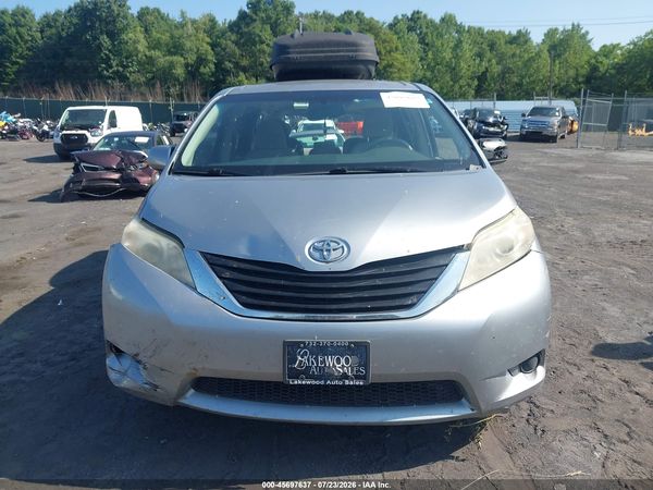 2013 TOYOTA SIENNA LE V6 8 PASSENGER