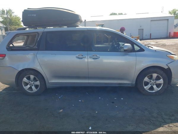 2013 TOYOTA SIENNA LE V6 8 PASSENGER