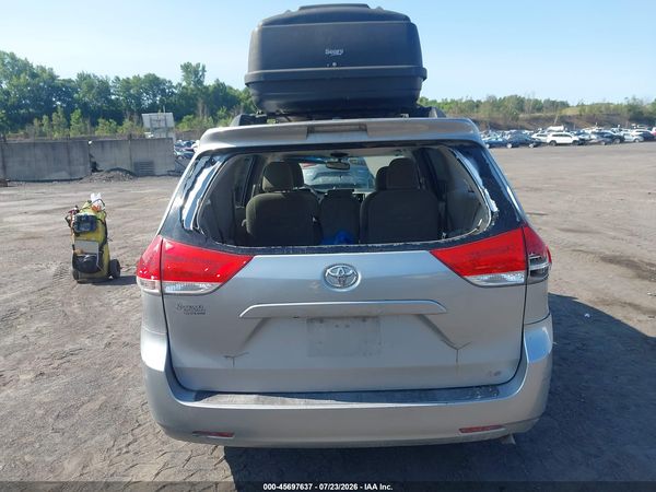 2013 TOYOTA SIENNA LE V6 8 PASSENGER