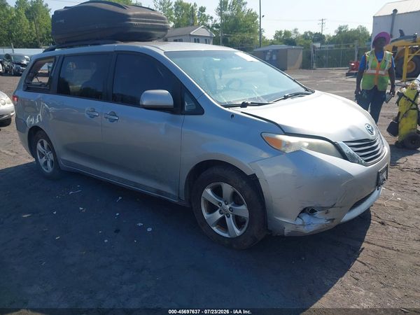 2013 TOYOTA SIENNA LE V6 8 PASSENGER