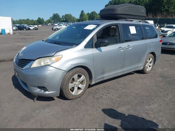 2013 TOYOTA SIENNA LE V6 8 PASSENGER