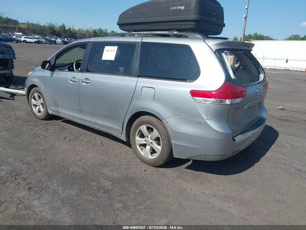 2013 TOYOTA SIENNA LE V6 8 PASSENGER