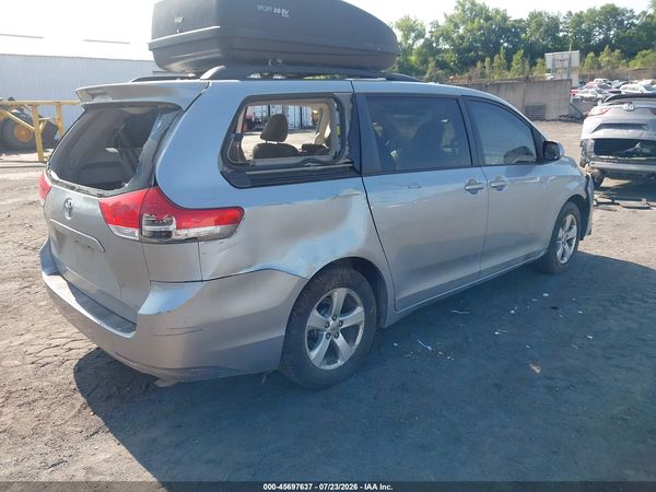 2013 TOYOTA SIENNA LE V6 8 PASSENGER