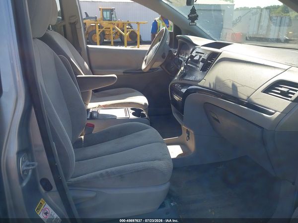 2013 TOYOTA SIENNA LE V6 8 PASSENGER