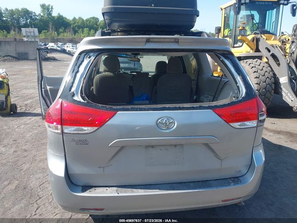 2013 TOYOTA SIENNA LE V6 8 PASSENGER