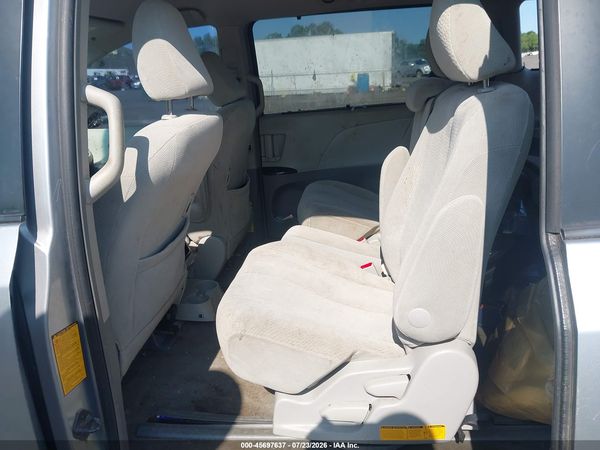 2013 TOYOTA SIENNA LE V6 8 PASSENGER