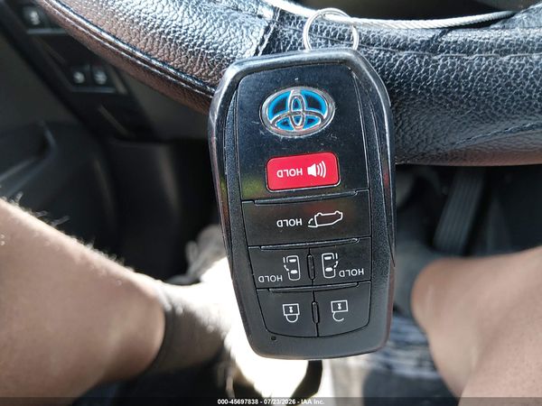 2021 TOYOTA SIENNA XLE