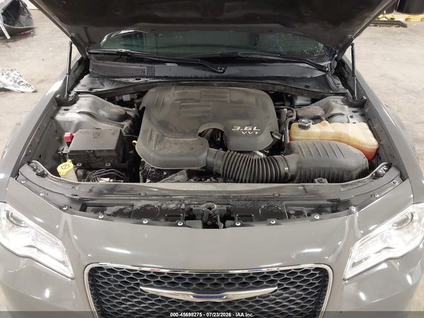 2018 CHRYSLER 300 TOURING L — I10