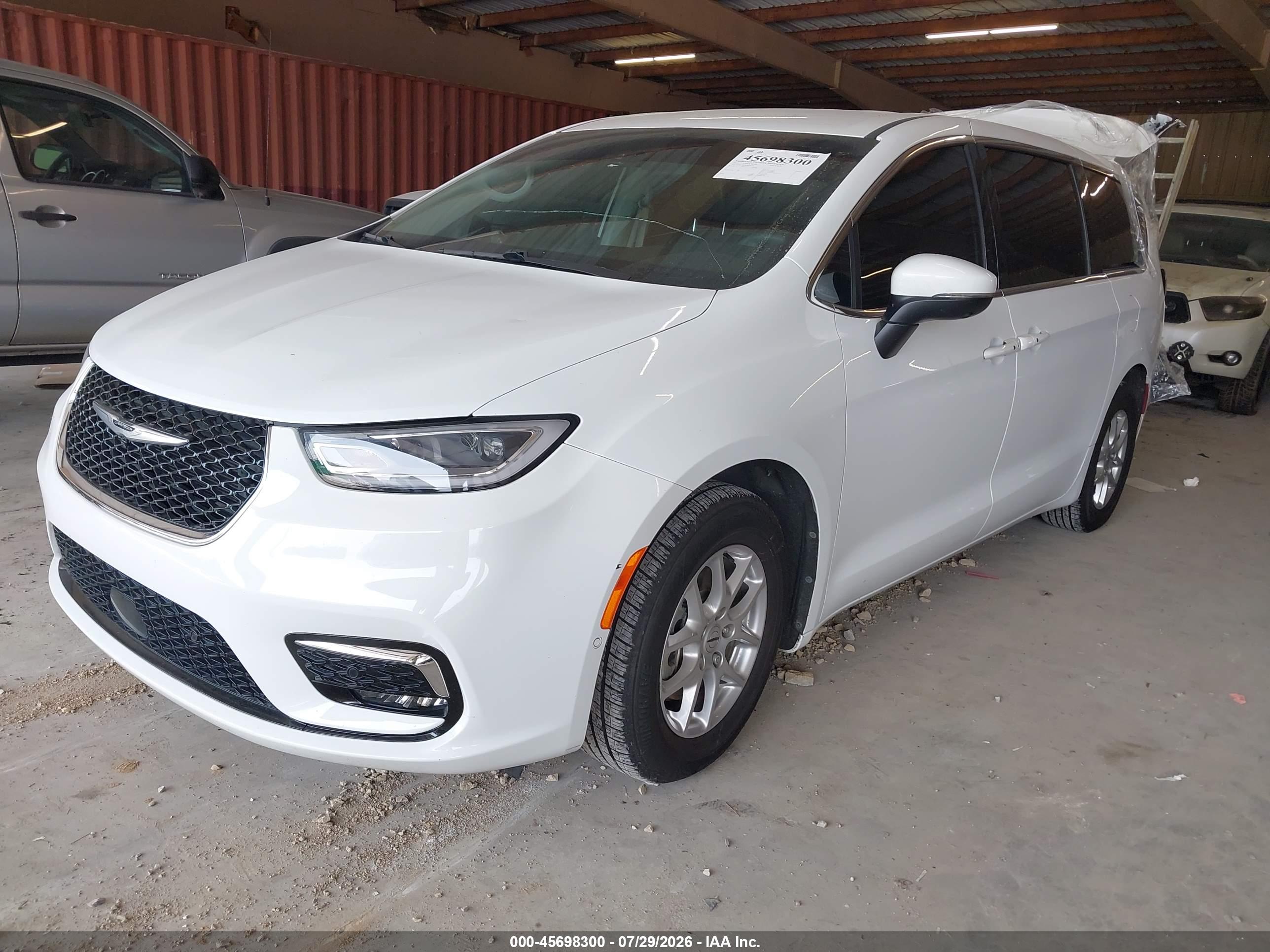 2023 CHRYSLER PACIFICA TOURING L — I2