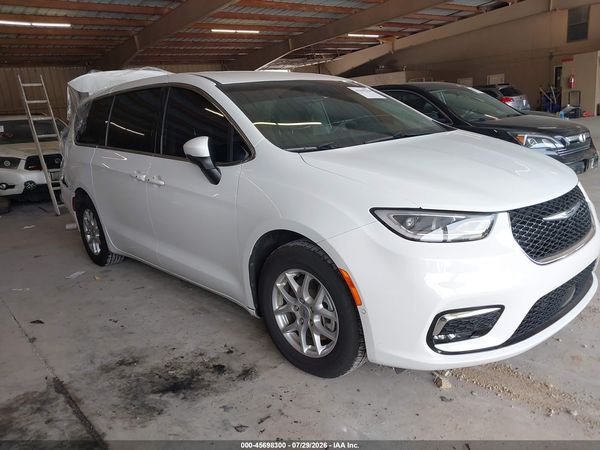 2023 CHRYSLER PACIFICA TOURING L — I1