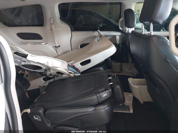 2023 CHRYSLER PACIFICA TOURING L — I8