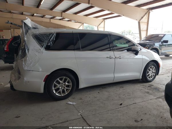 2023 CHRYSLER PACIFICA TOURING L — I116